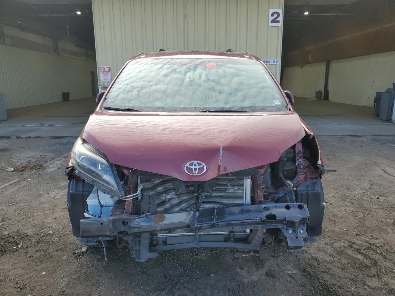2015 Toyota Sienna - Image 5