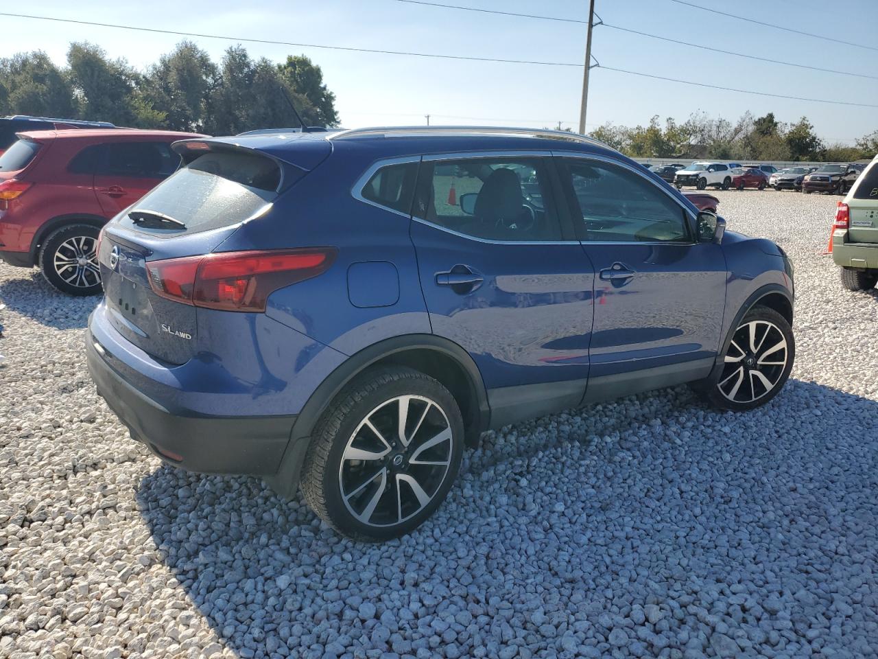 2017 Nissan Rogue - Image 3