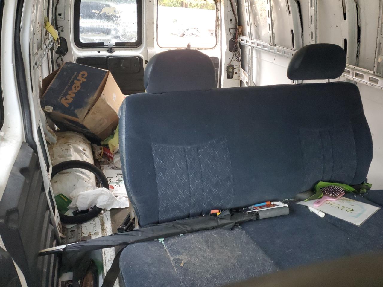 2009 Chevrolet Express - Image 11