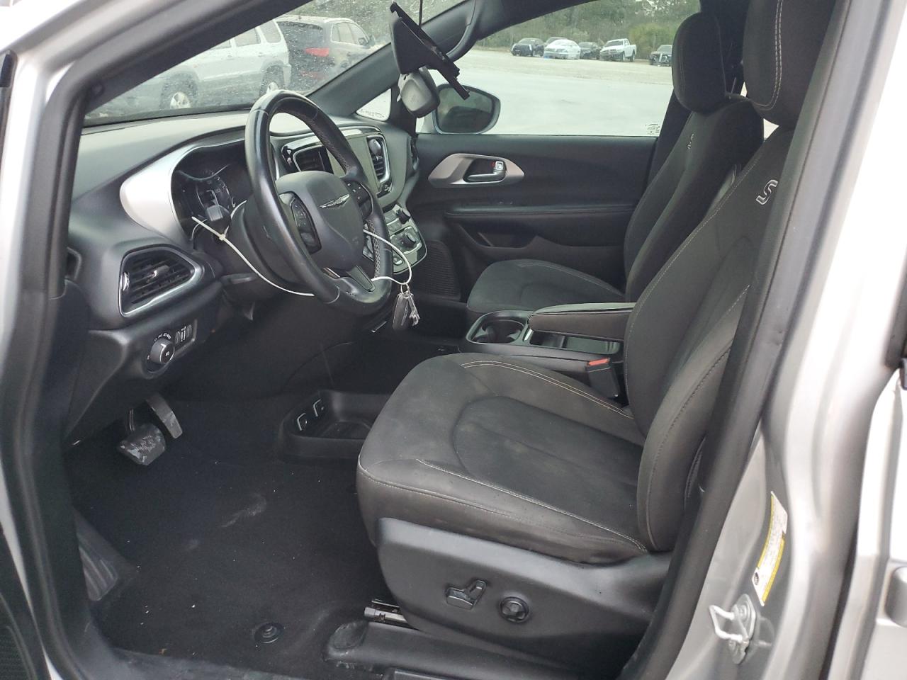 2018 Chrysler Pacifica - Image 7