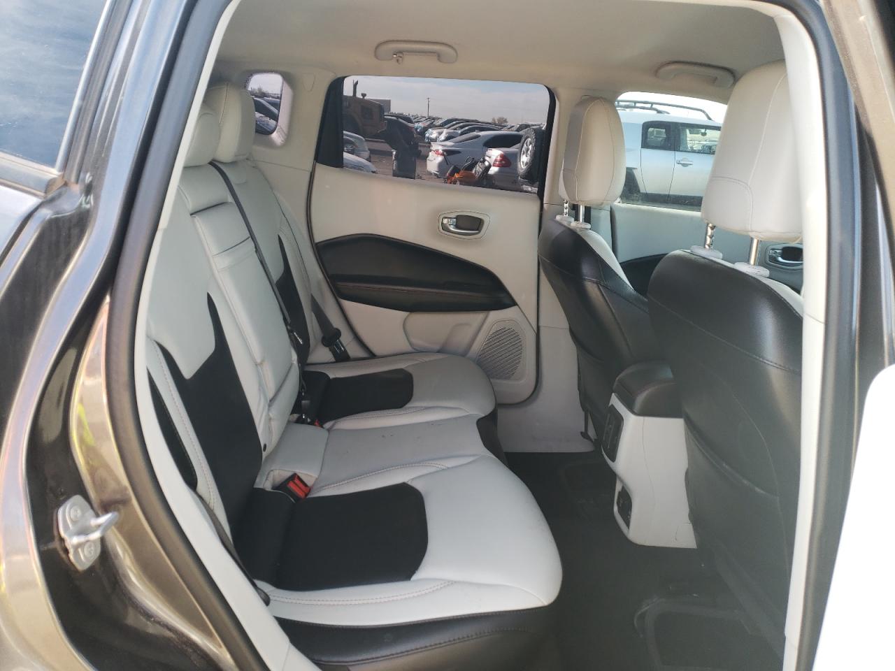 2018 Jeep Compass - Image 11