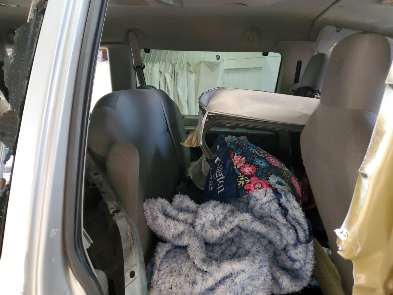 2010 Ford Econoline - Image 11