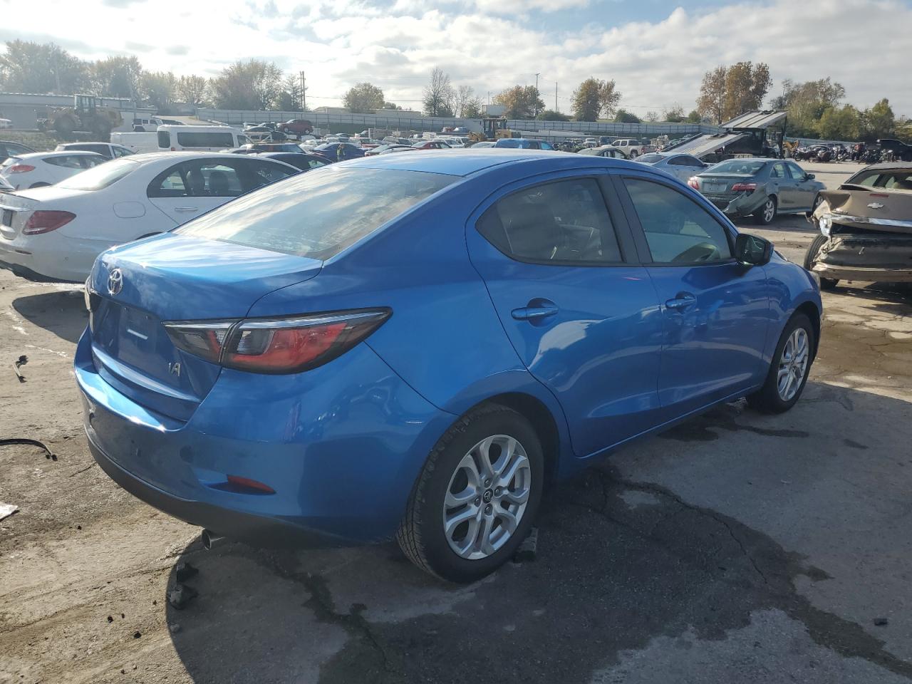 VIN 3MYDLBYV9HY169554 2017 TOYOTA YARIS no.3