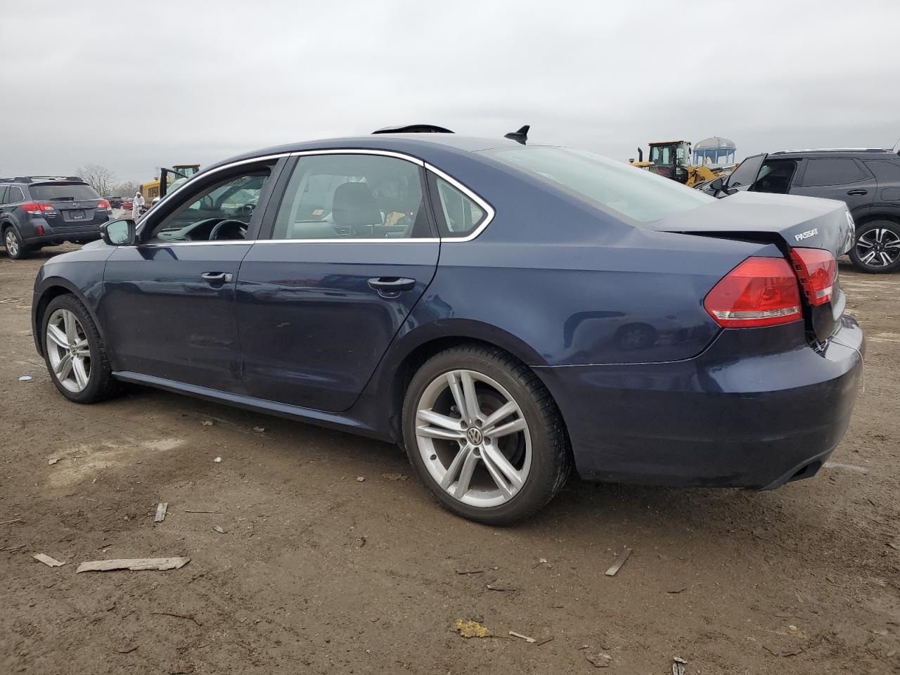 2014 Volkswagen Passat - Image 2