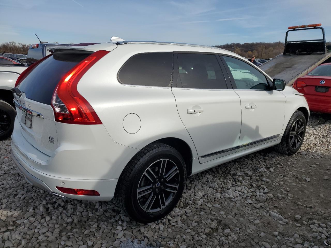 2017 Volvo XC60 - Image 3