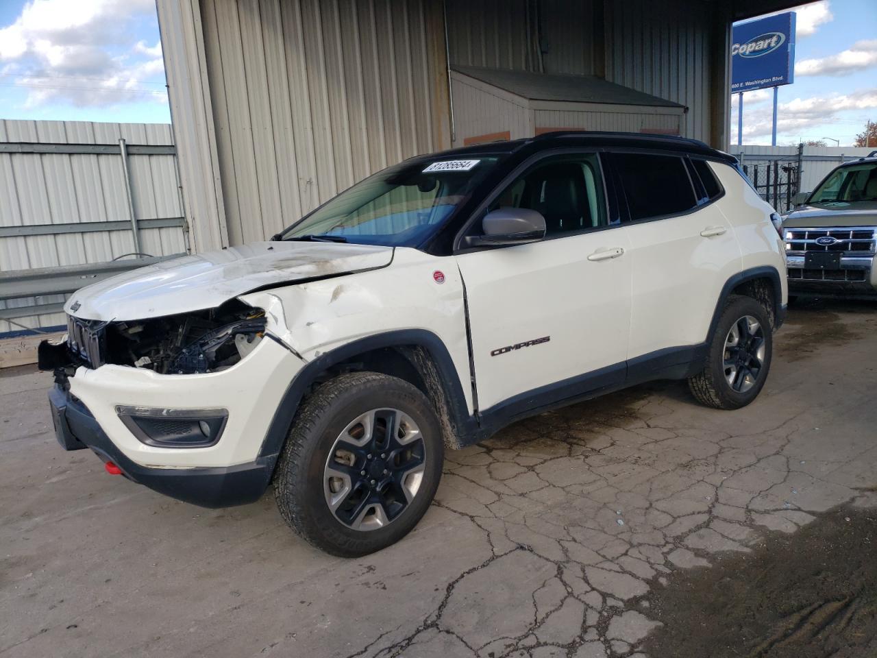 3C4NJDDB4JT239173 2018 JEEP COMPASS - Image 1