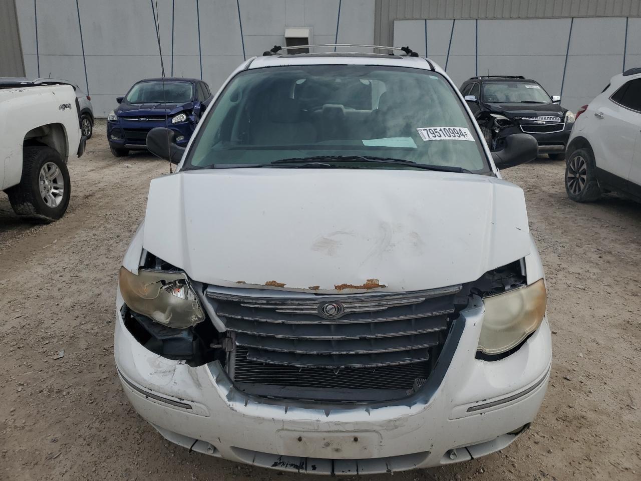 2006 Chrysler Town & Country - Image 5