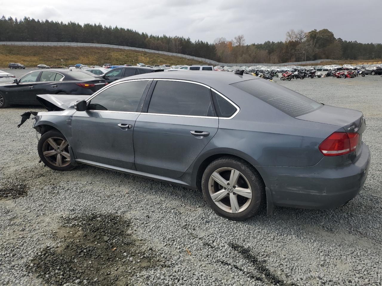2015 Volkswagen Passat - Image 2