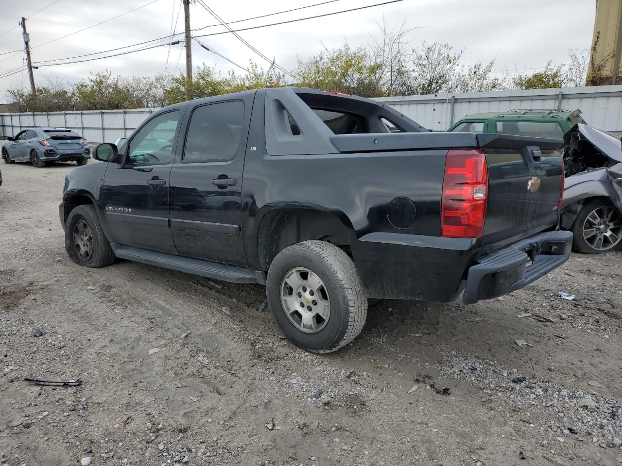 2007 Chevrolet Avalanche - Image 2