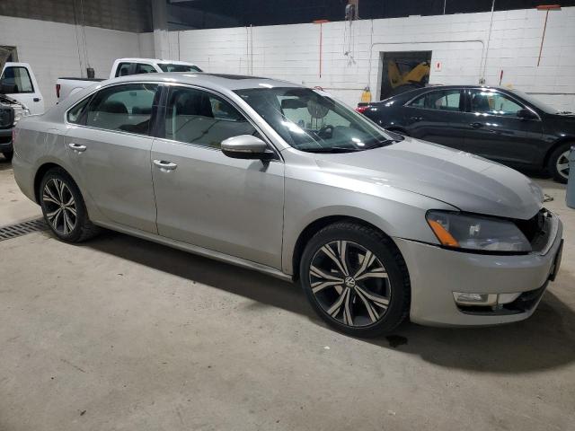  VOLKSWAGEN PASSAT 2012 Сріблястий