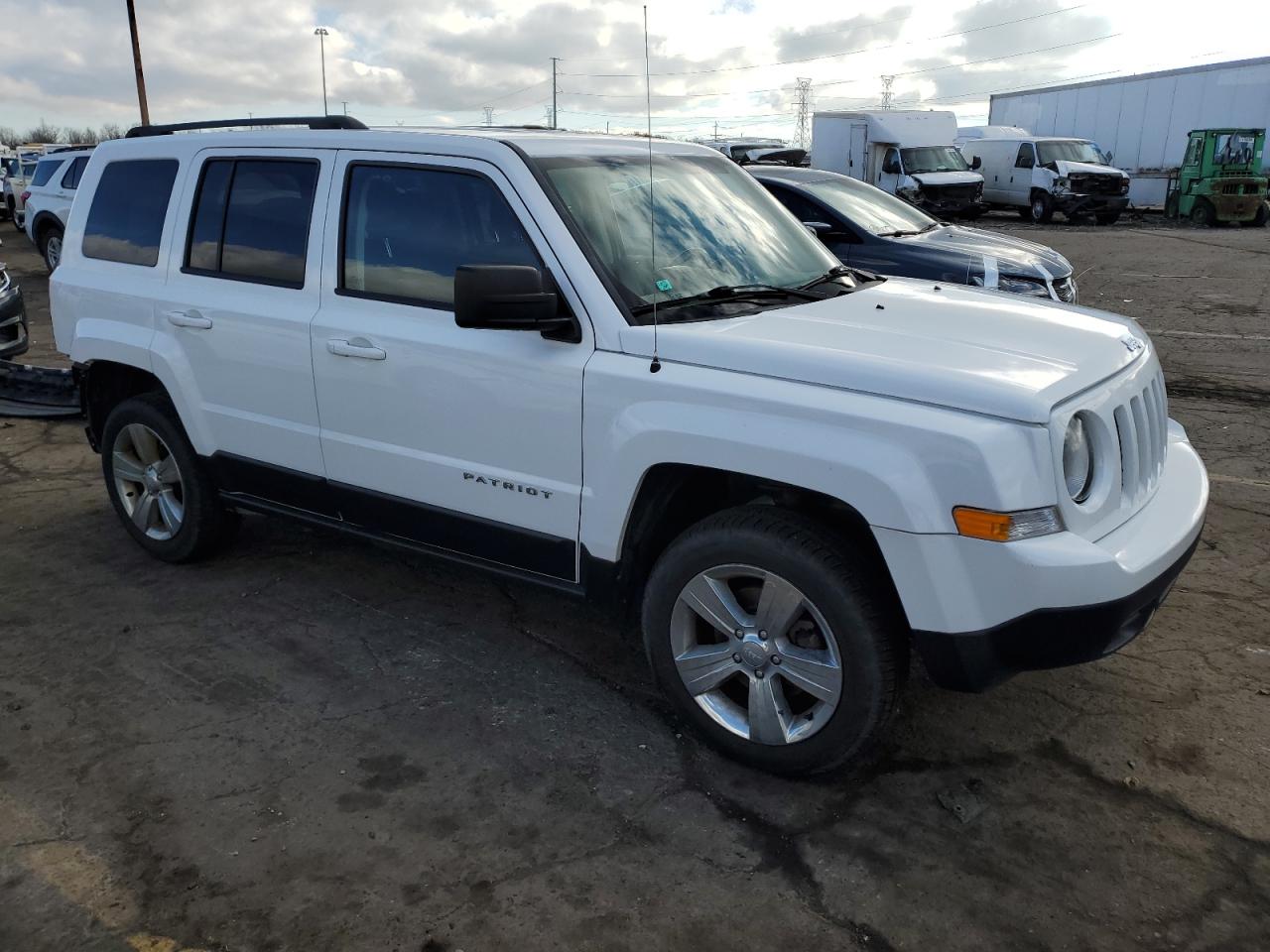 VIN 1C4NJRFB0ED661415 2014 JEEP PATRIOT no.4