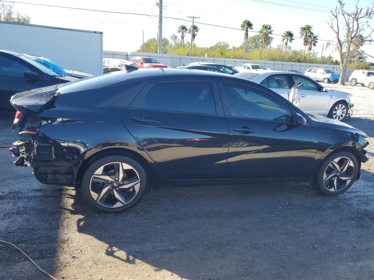 2023 Hyundai Elantra - Image 3