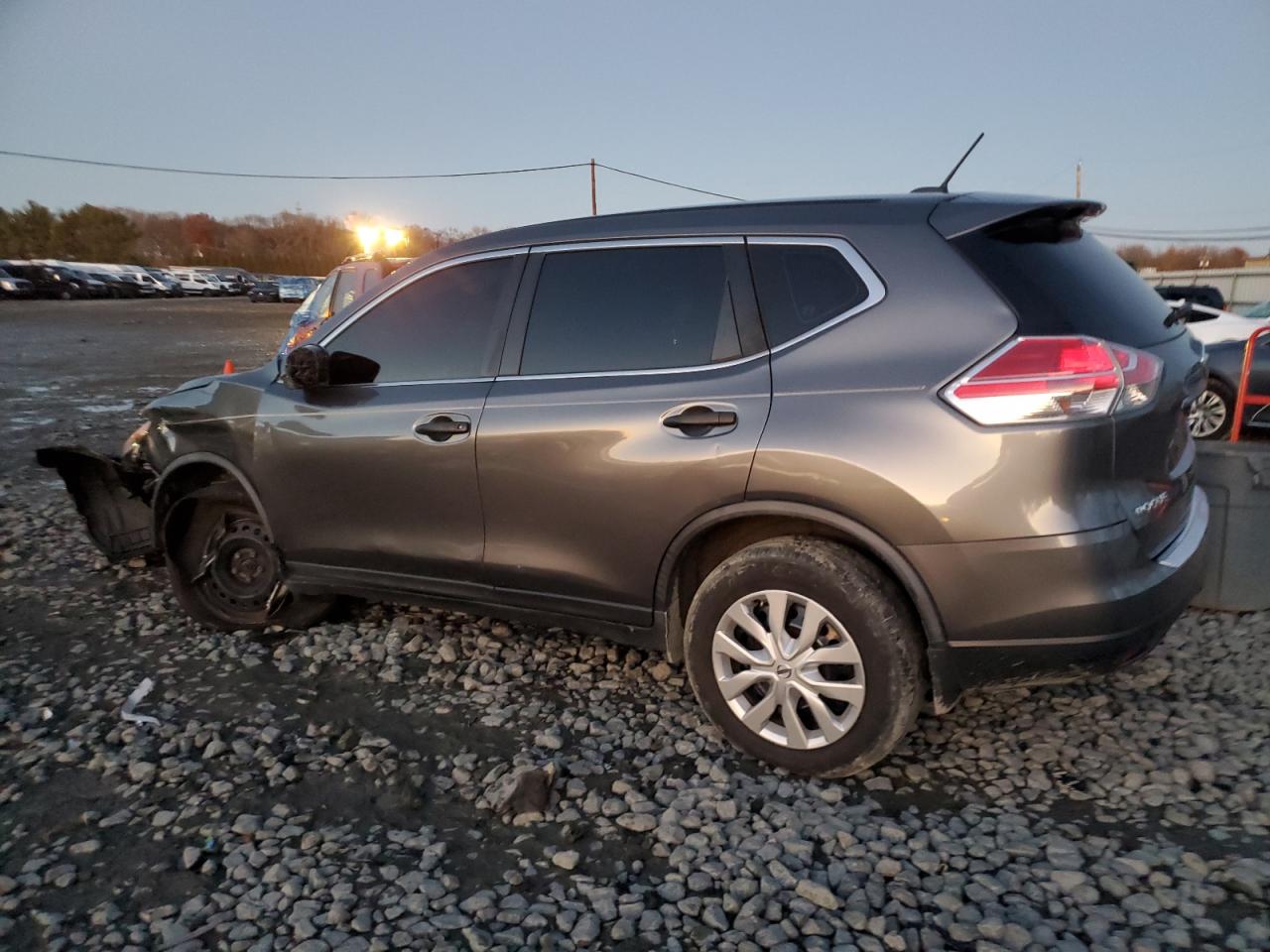 JN8AT2MVXGW133373 2016 NISSAN ROGUE - Image 2