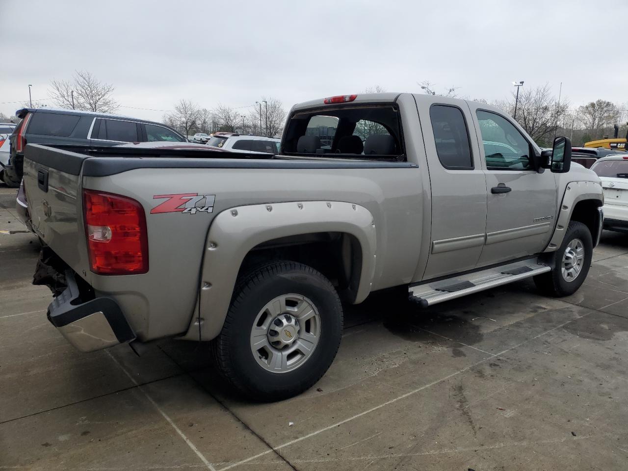 2009 Chevrolet Silverado - Image 3