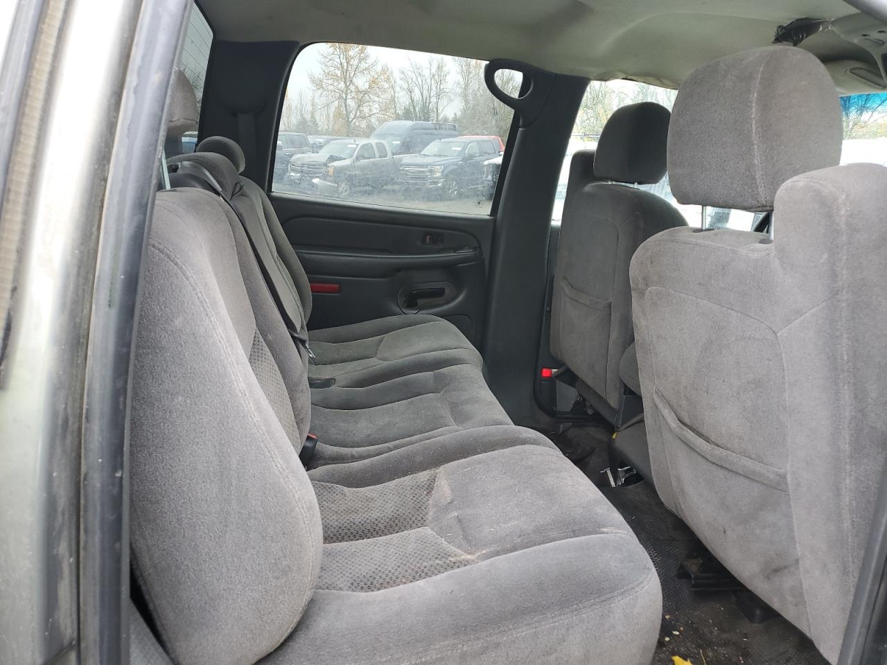 2006 Chevrolet Silverado - Image 10