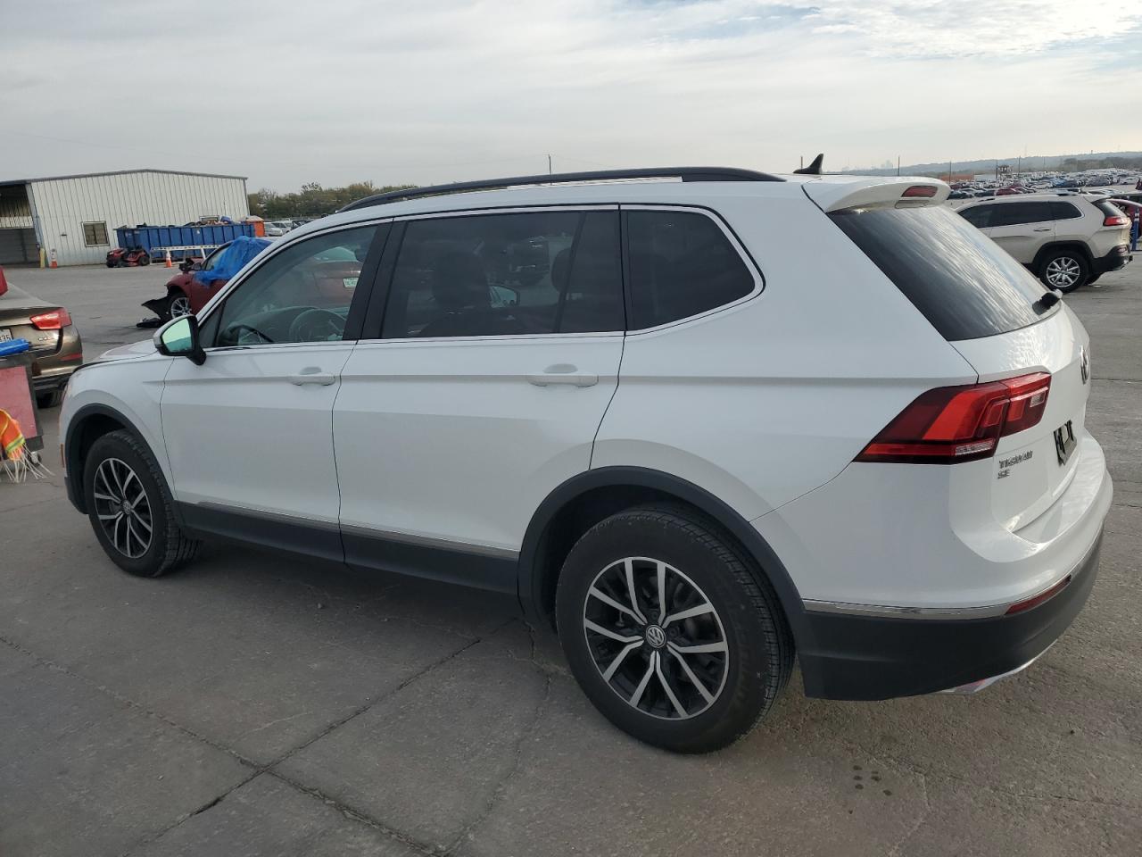 2021 Volkswagen Tiguan - Image 2