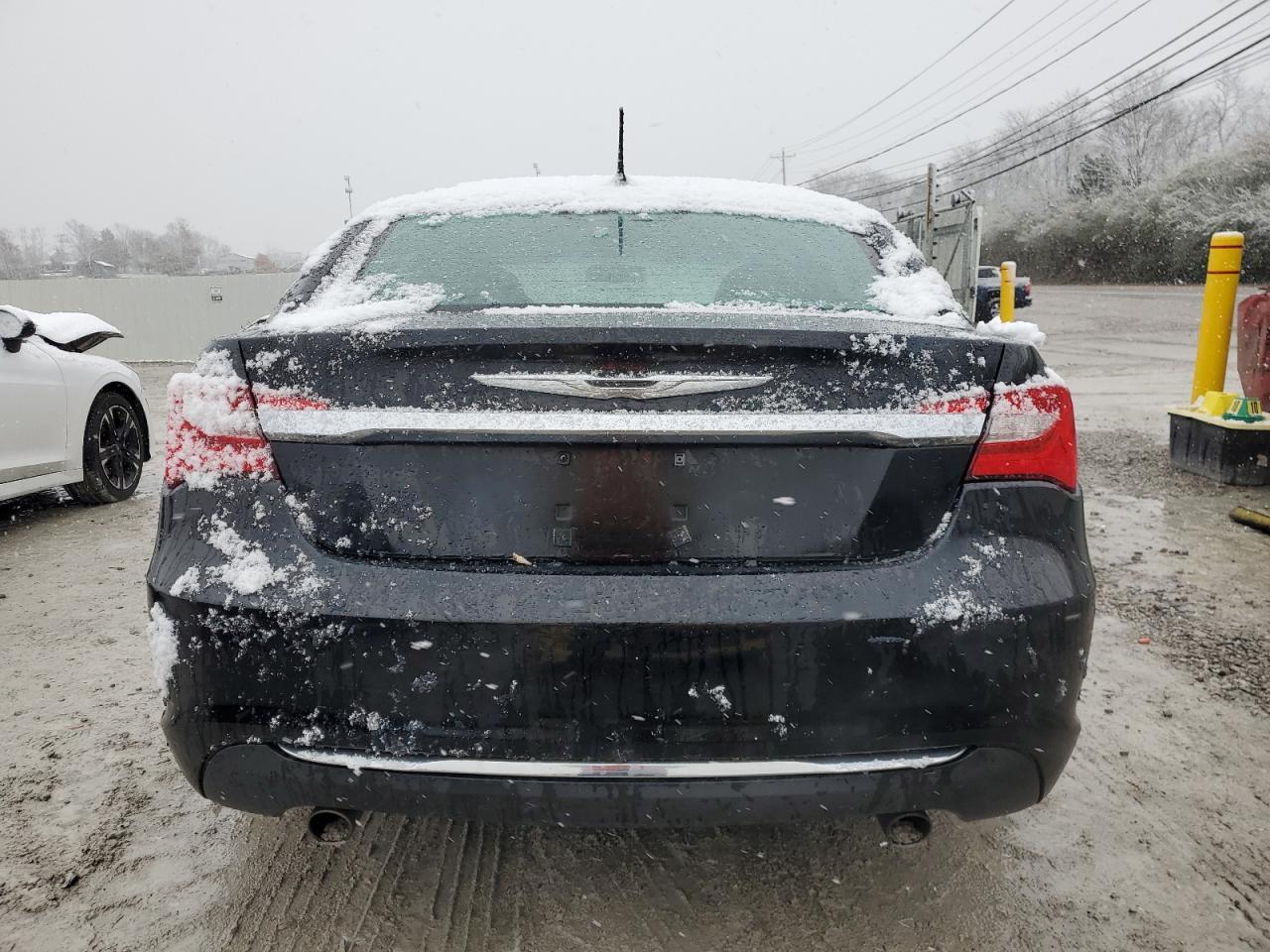2013 Chrysler 200 - Image 6