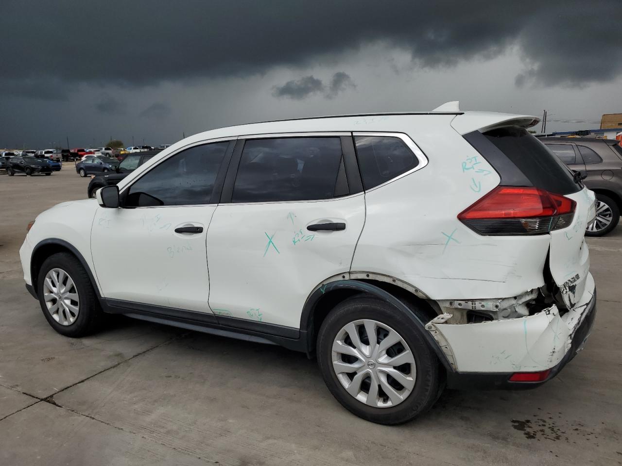 2017 Nissan Rogue - Image 2