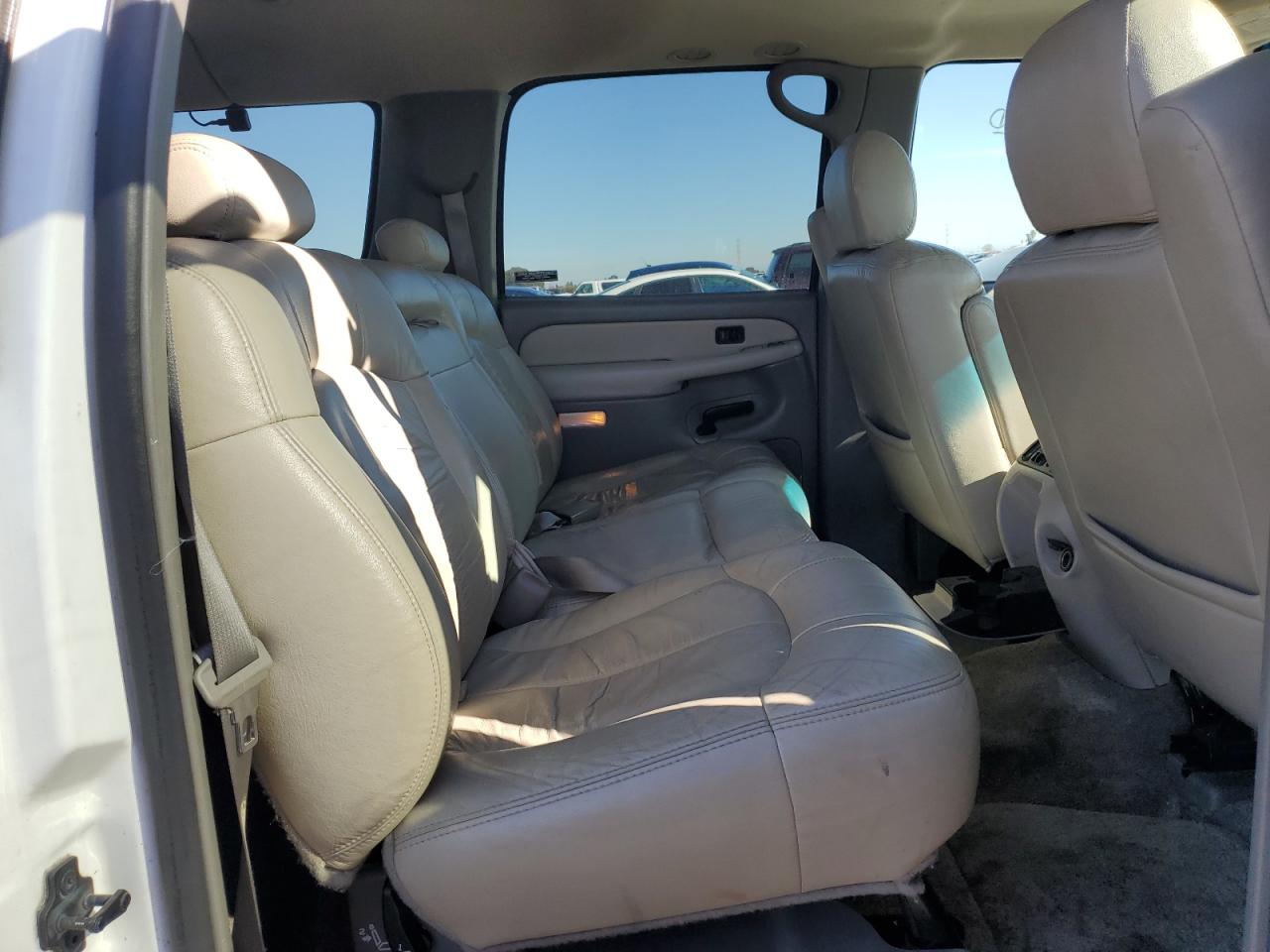 2001 Chevrolet Suburban - Image 11
