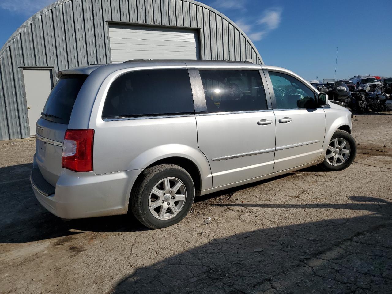 2011 Chrysler Town & Country - Image 3