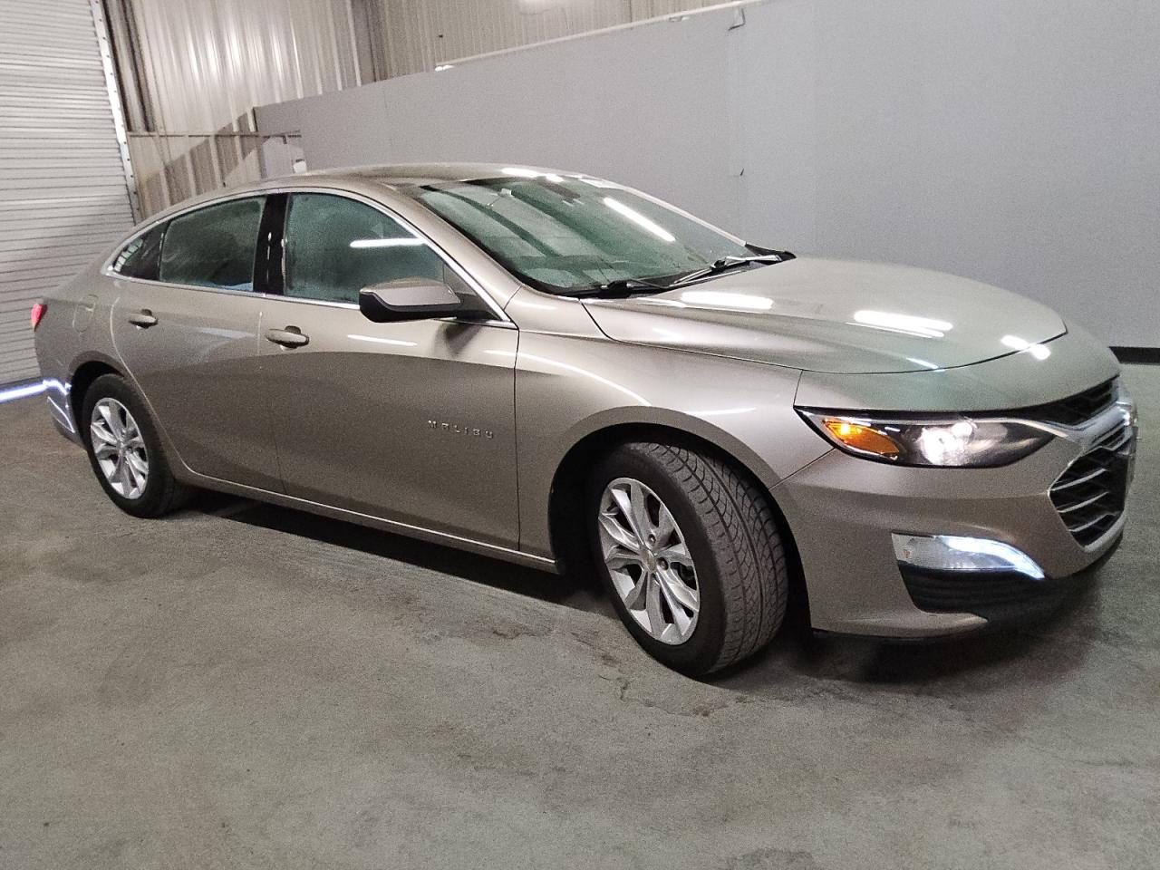 2022 Chevrolet Malibu - Image 4