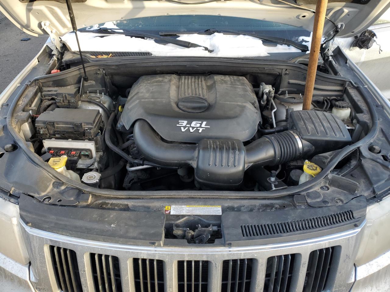 2012 Jeep Grand Cherokee - Image 12