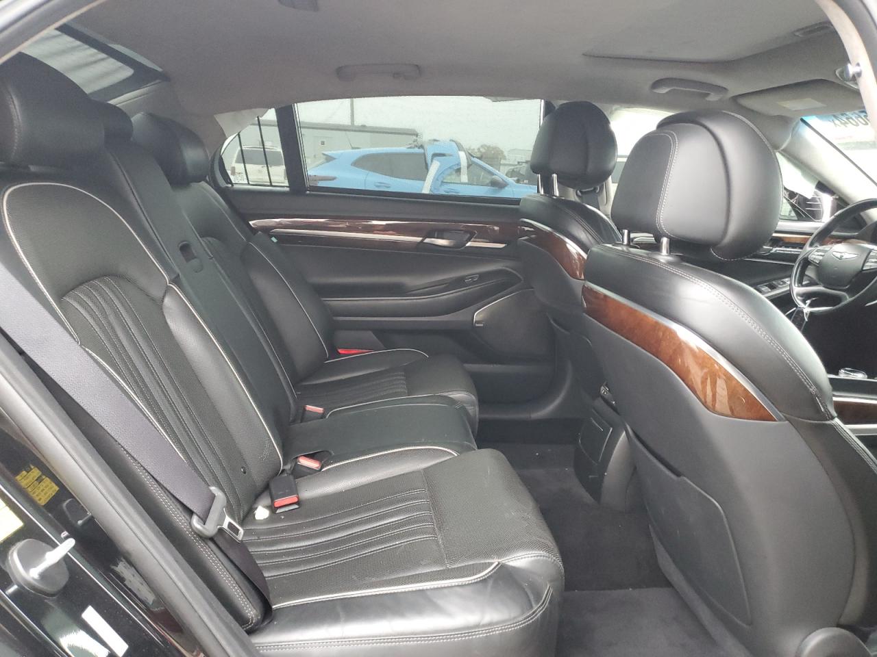 2017 Genesis G90 - Image 10