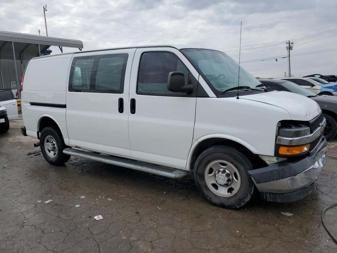 VIN 1GCWGAFG6J1904933 2018 CHEVROLET EXPRESS no.4