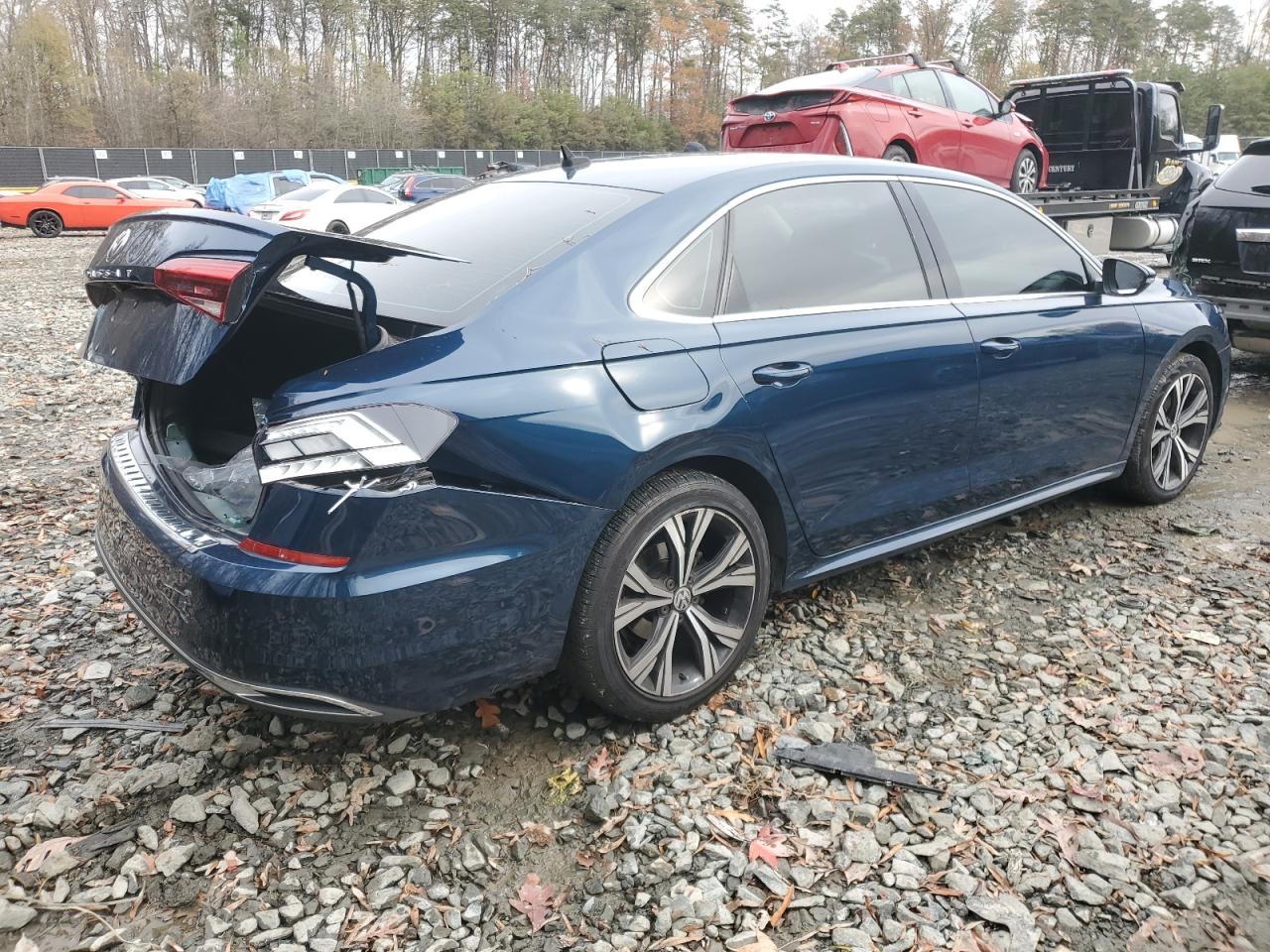 2021 Volkswagen Passat - Image 3