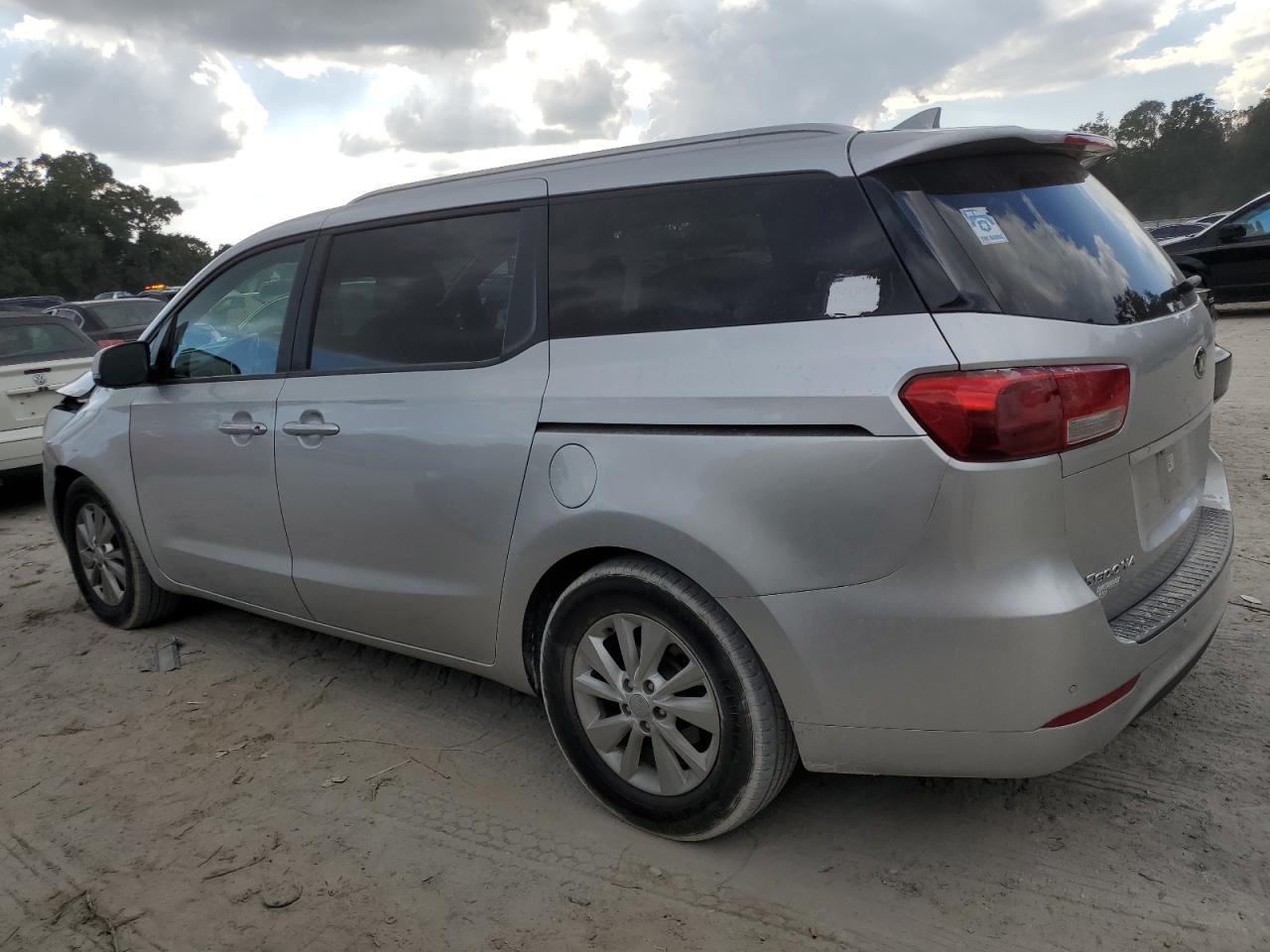 2016 Kia Sedona - Image 2