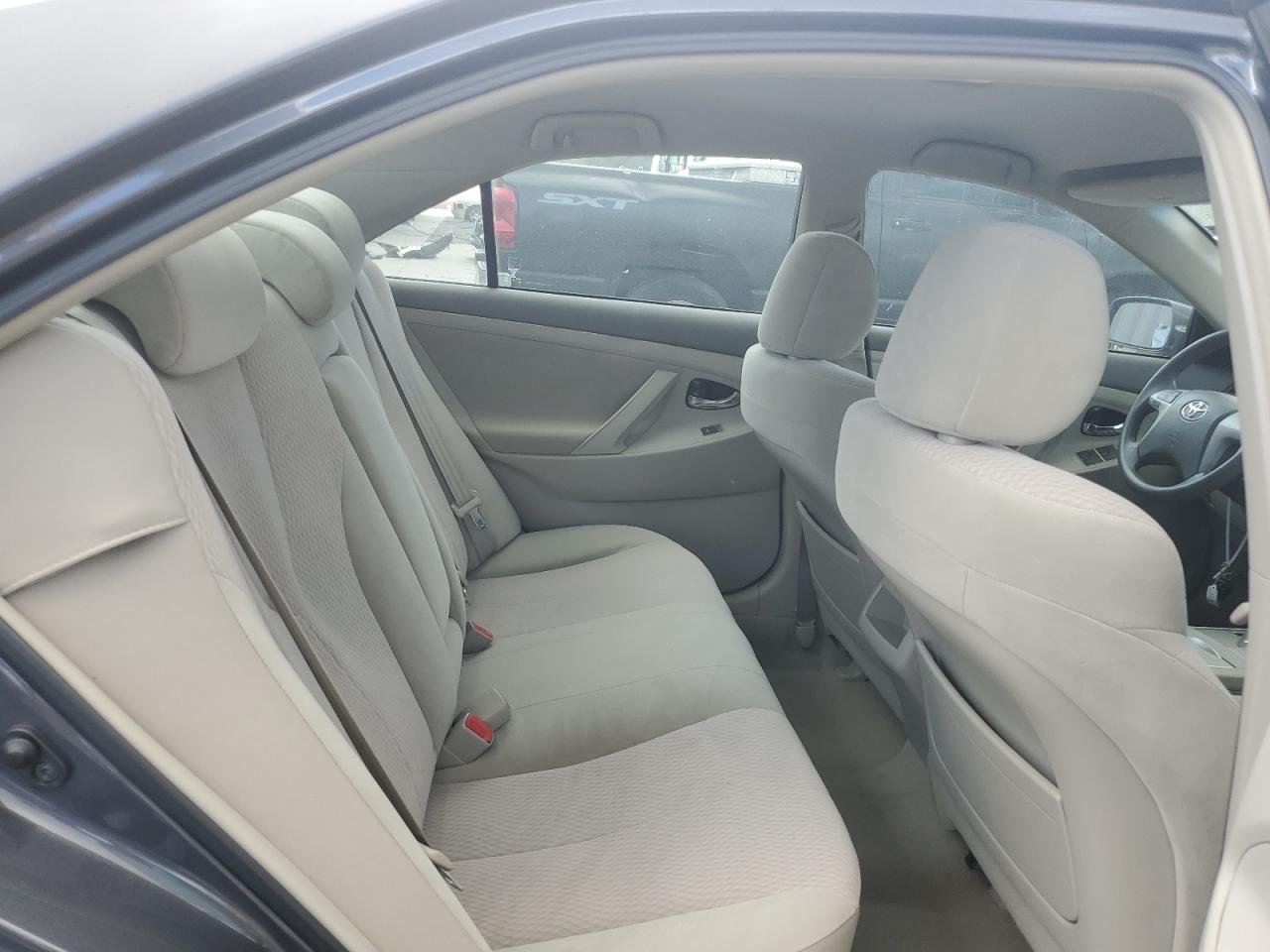 2011 Toyota Camry - Image 10