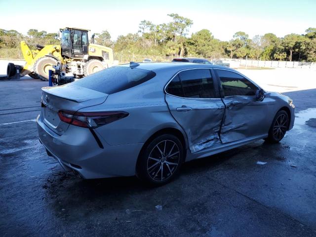  TOYOTA CAMRY 2022 Srebrny