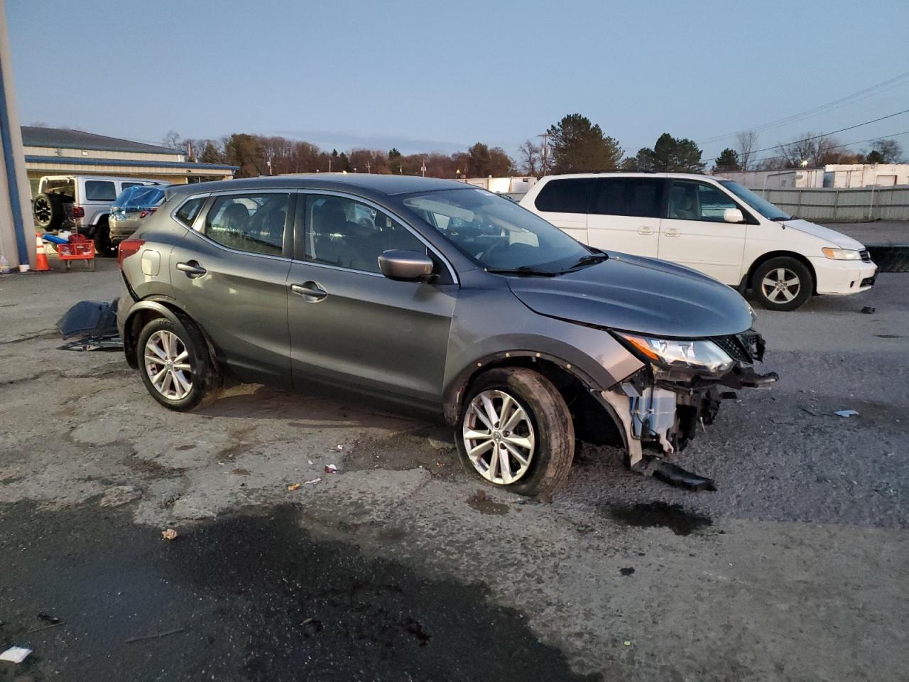 2018 Nissan Rogue - Image 4