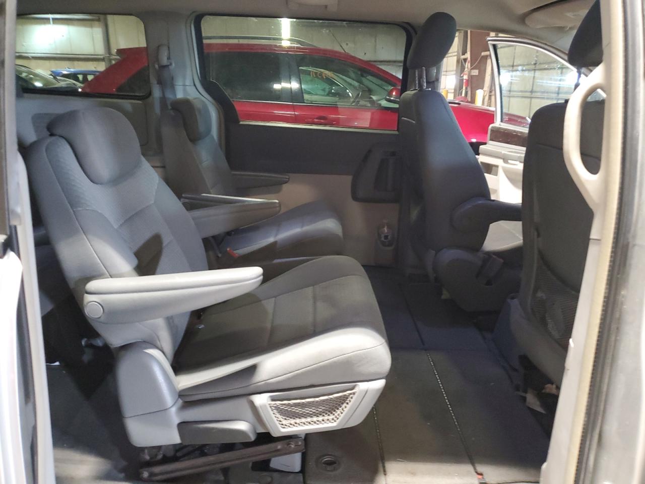 2010 Dodge Caravan - Image 11