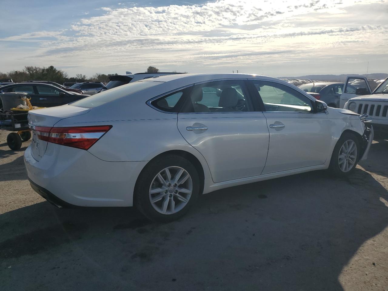 2015 Toyota Avalon - Image 3