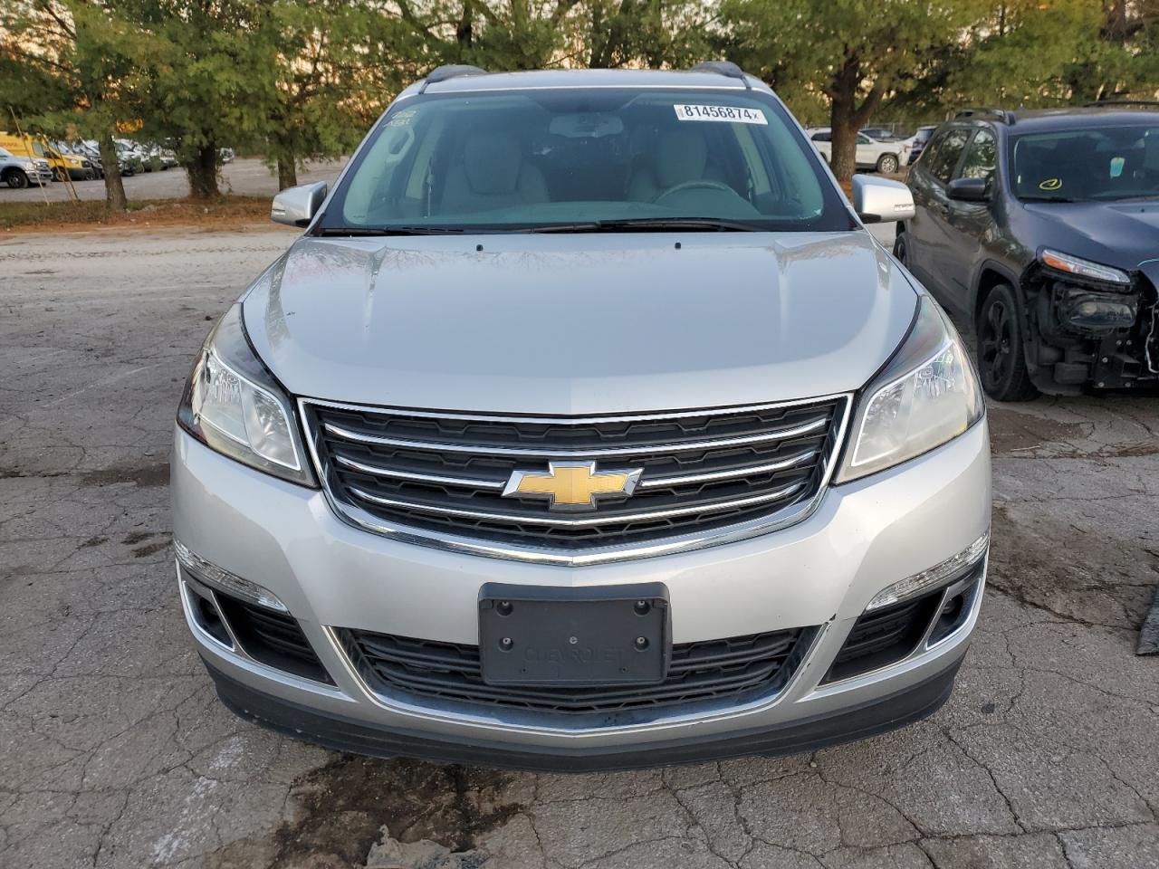 VIN 1GNKRGKD0HJ120112 2017 CHEVROLET TRAVERSE no.5