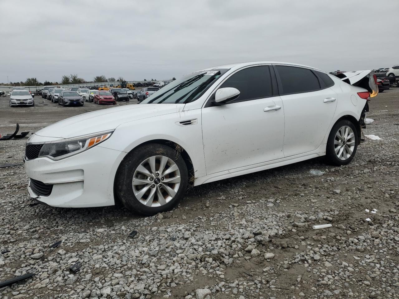 VIN 5XXGT4L38GG045229 2016 KIA OPTIMA no.1