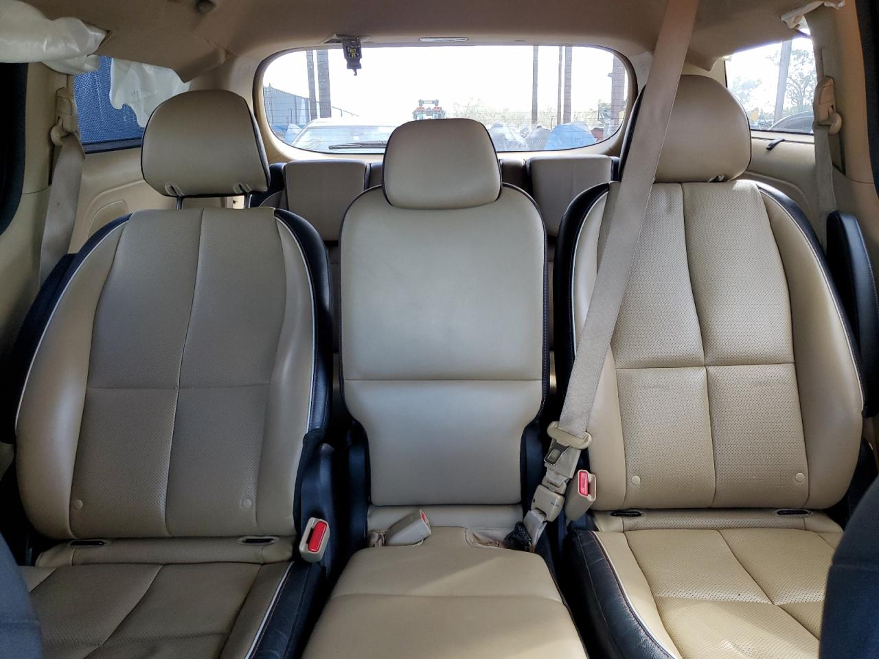 2016 Kia Sedona - Image 10