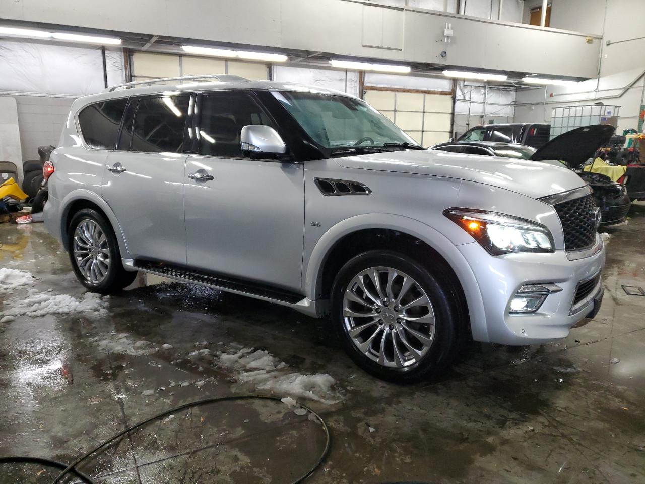 2017 Infiniti QX80 - Image 4