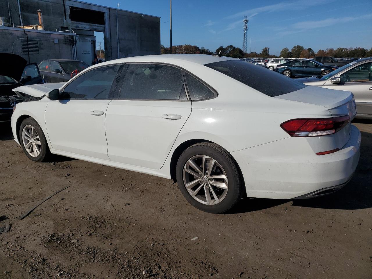 2021 Volkswagen Passat - Image 2
