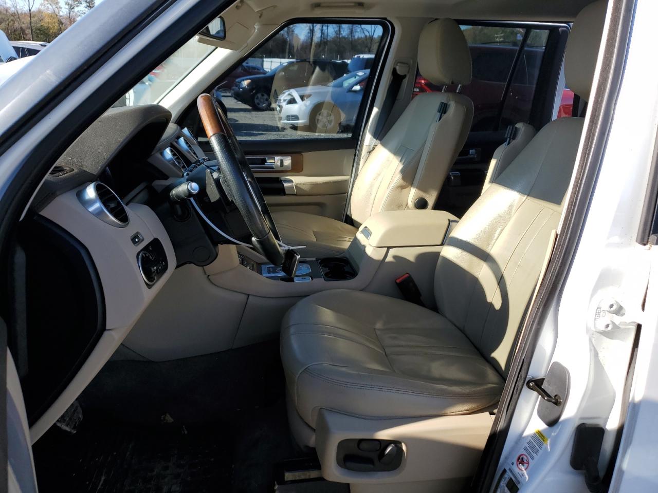 2016 Land Rover LR4 - Image 7