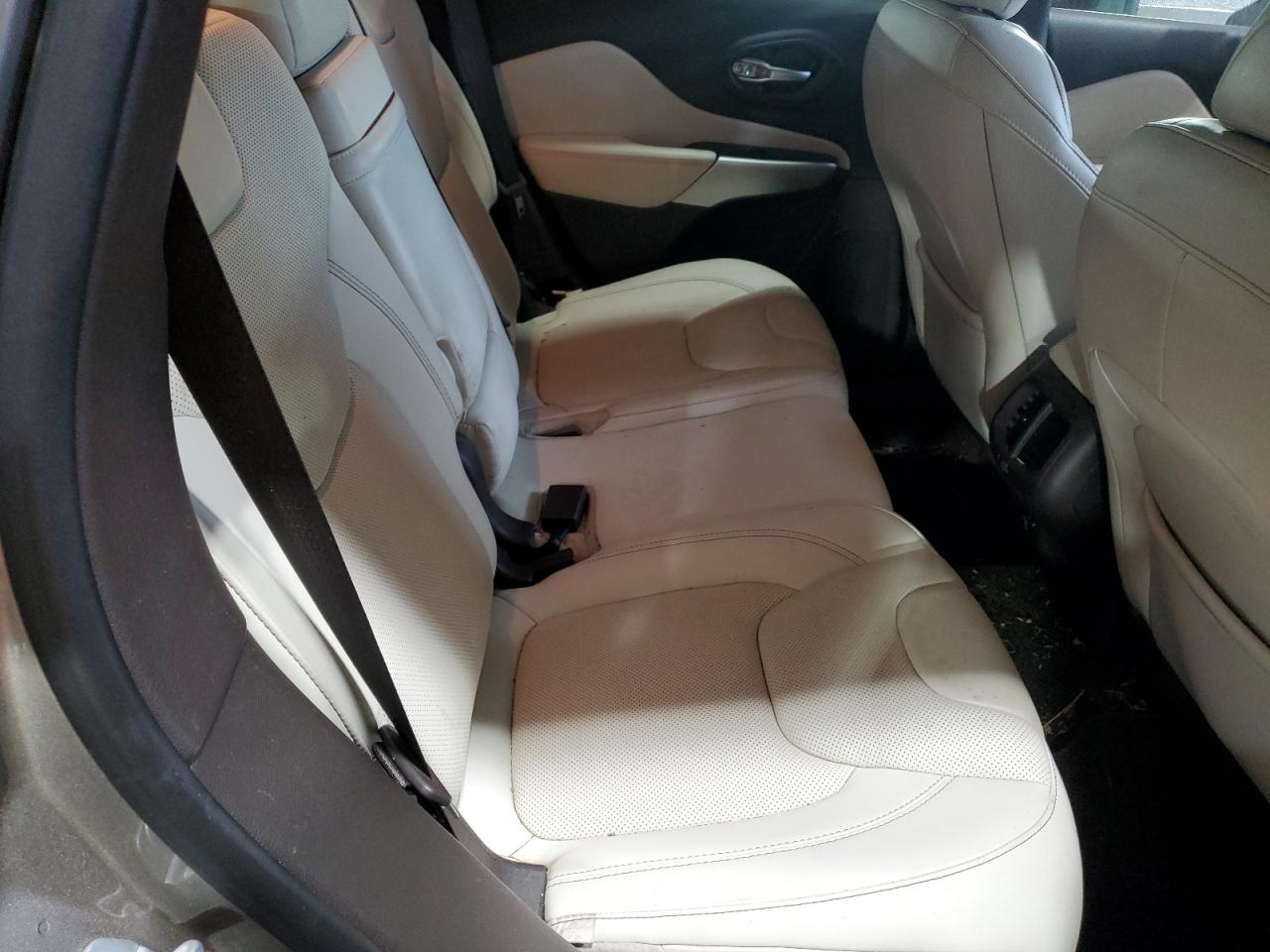 2017 Jeep Cherokee - Image 11