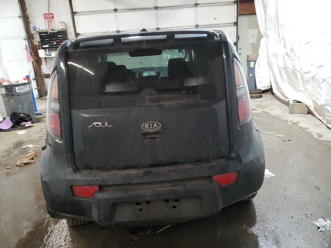 2011 Kia Soul + VIN: KNDJT2A22B7284006 Lot: 81733374