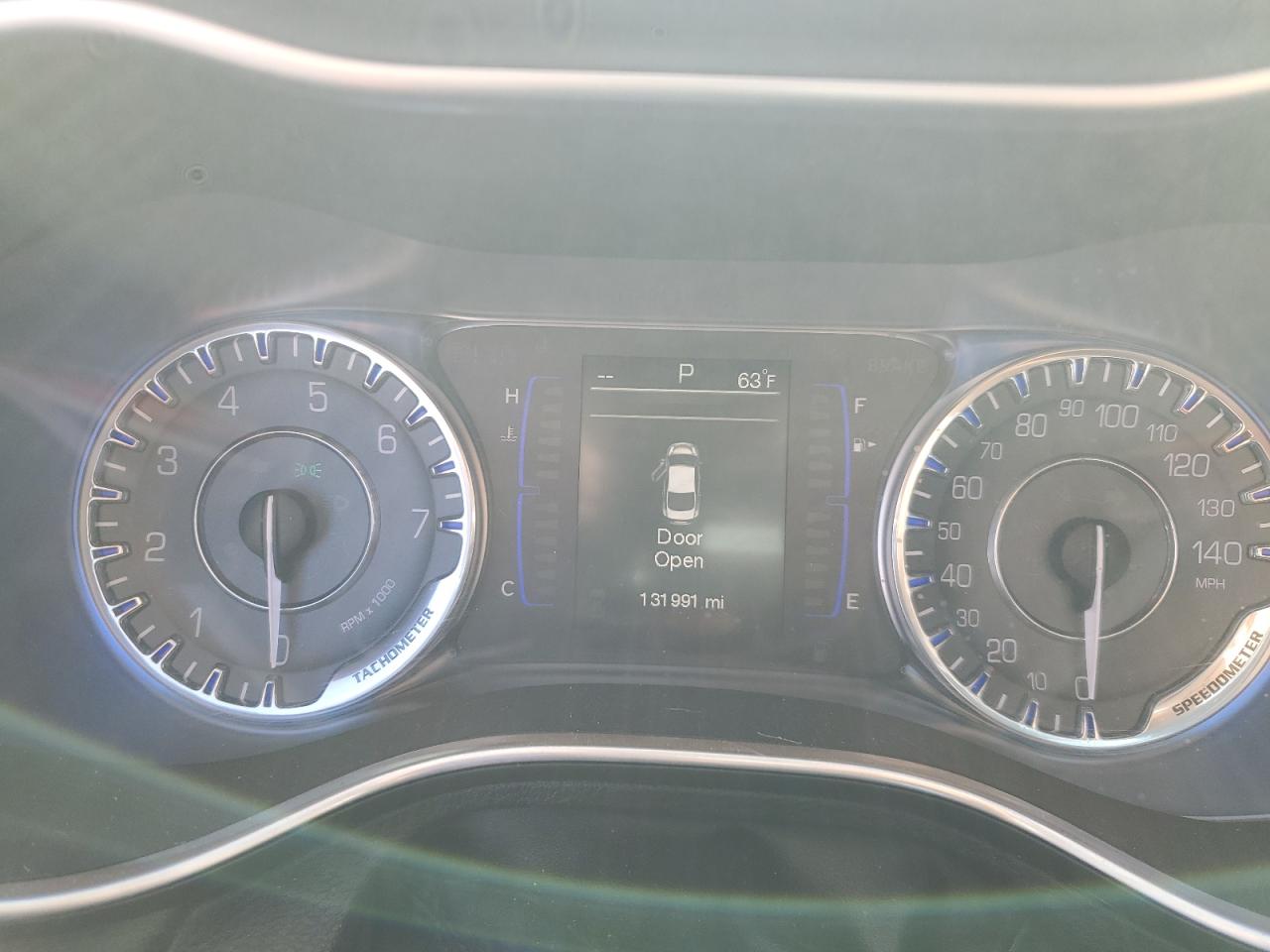 2015 Chrysler 200 - Image 9