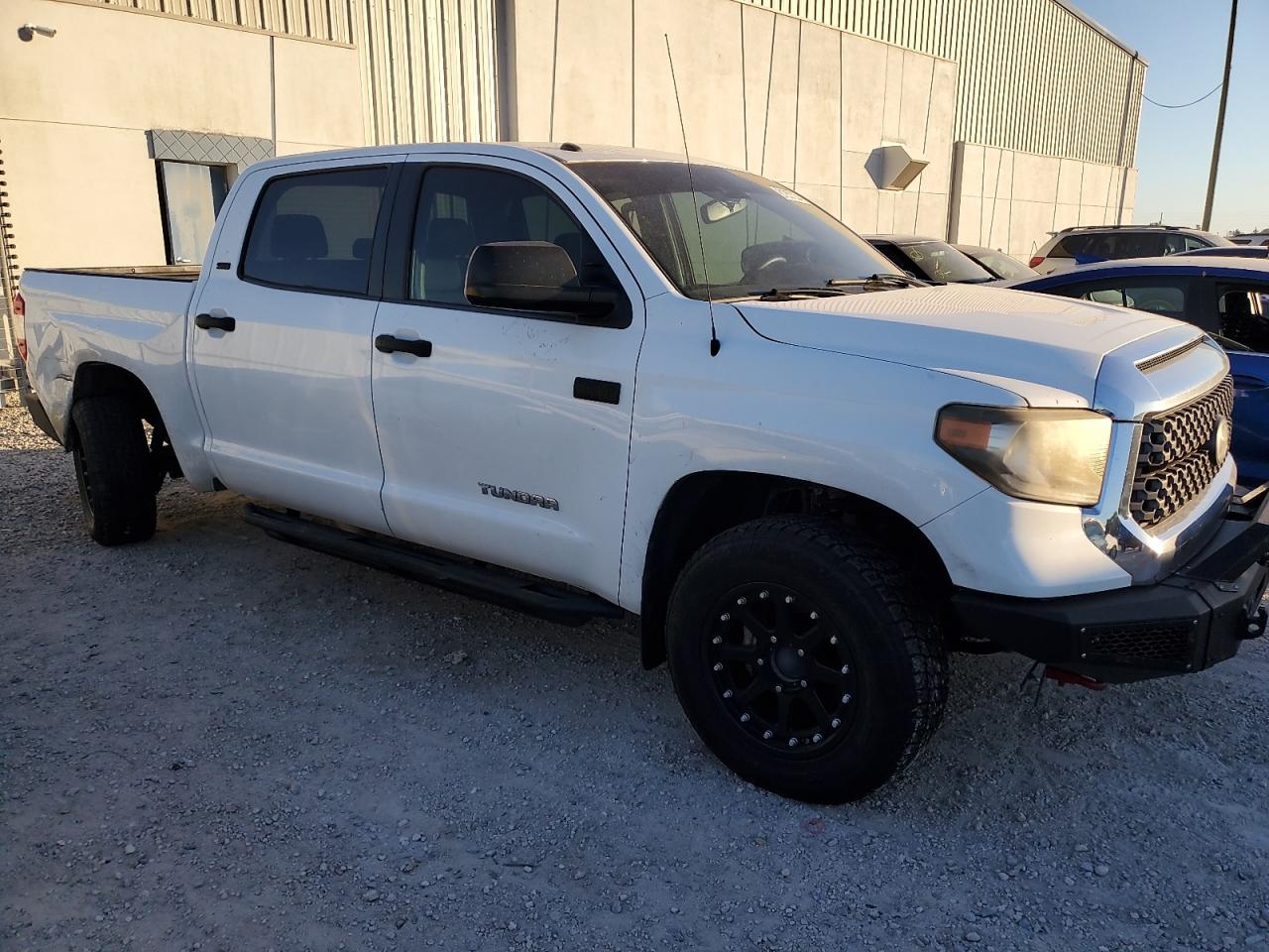 VIN 5TFDW5F14JX731438 2018 TOYOTA TUNDRA no.4