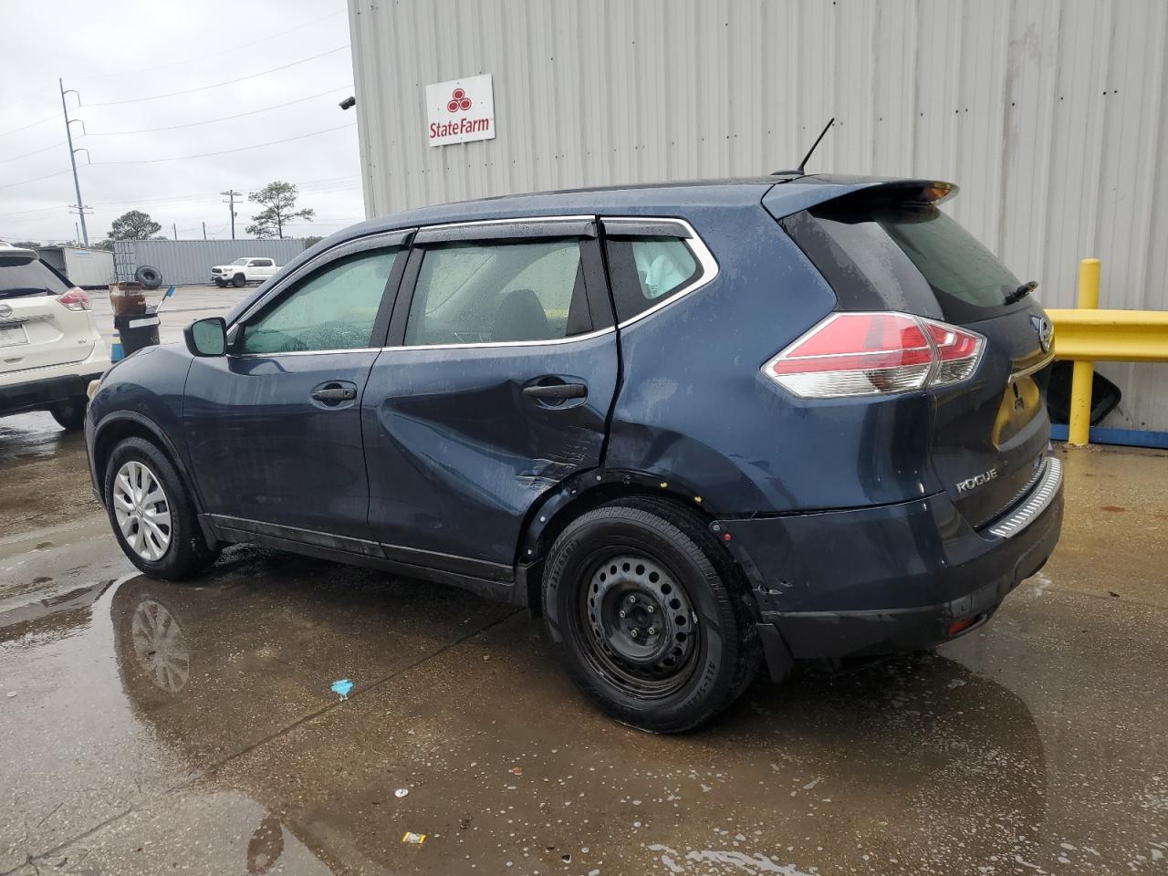 2016 Nissan Rogue - Image 2
