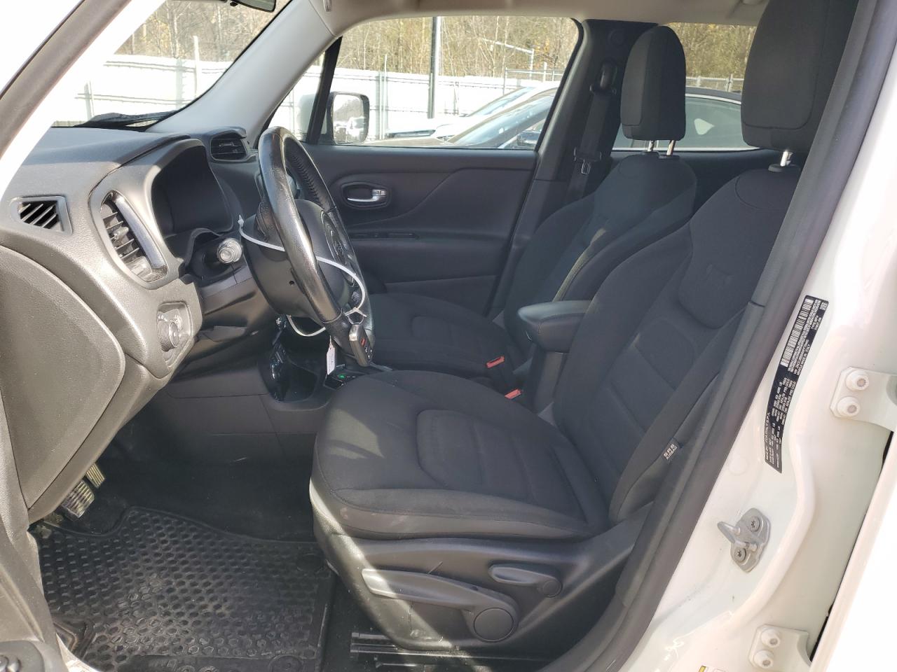 2017 Jeep Renegade - Image 7