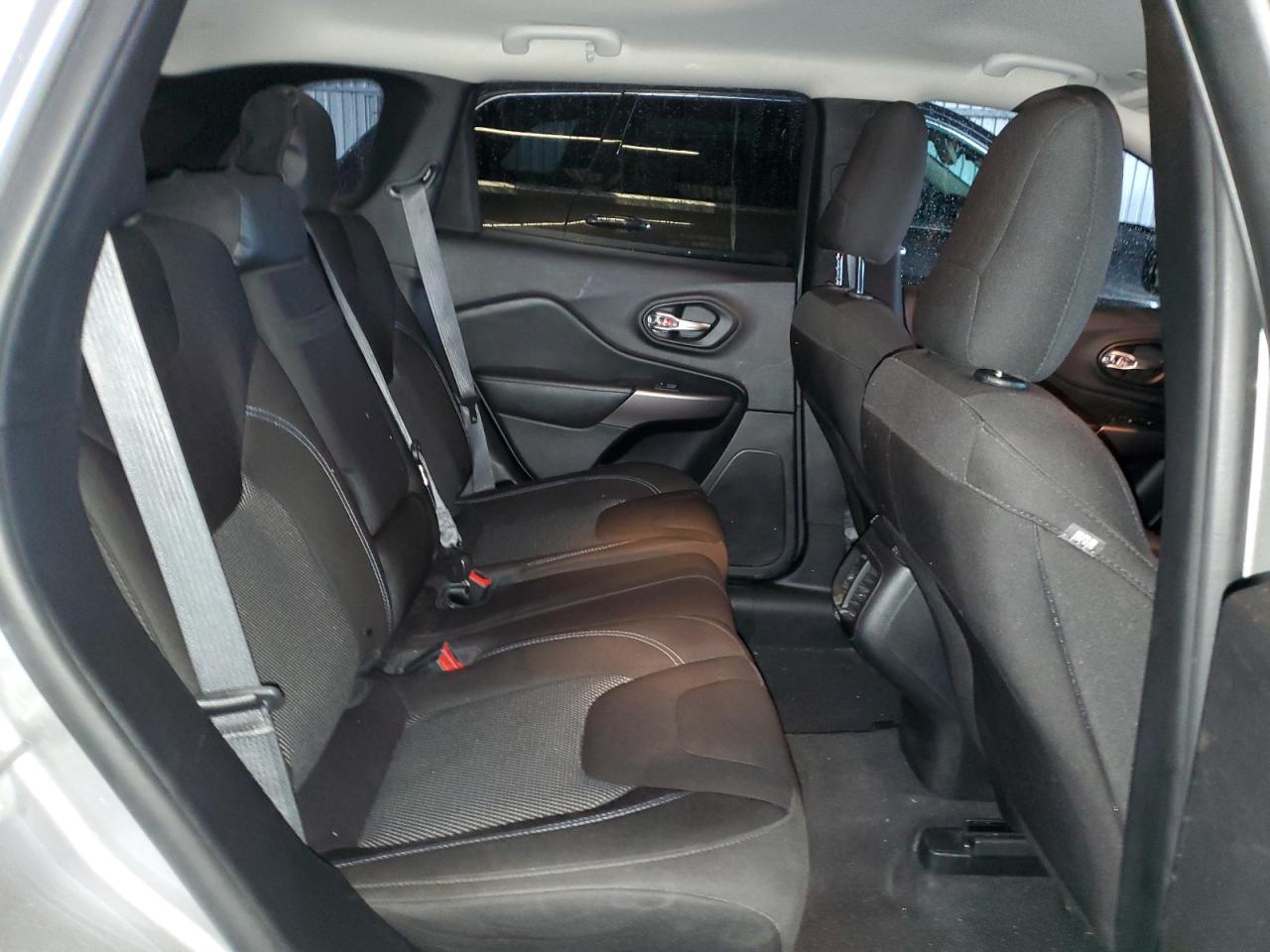 2019 Jeep Grand Cherokee - Image 11