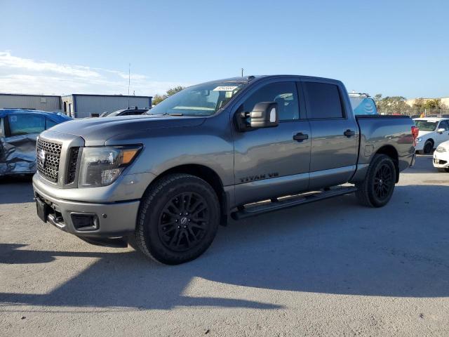  NISSAN TITAN 2018 Szary