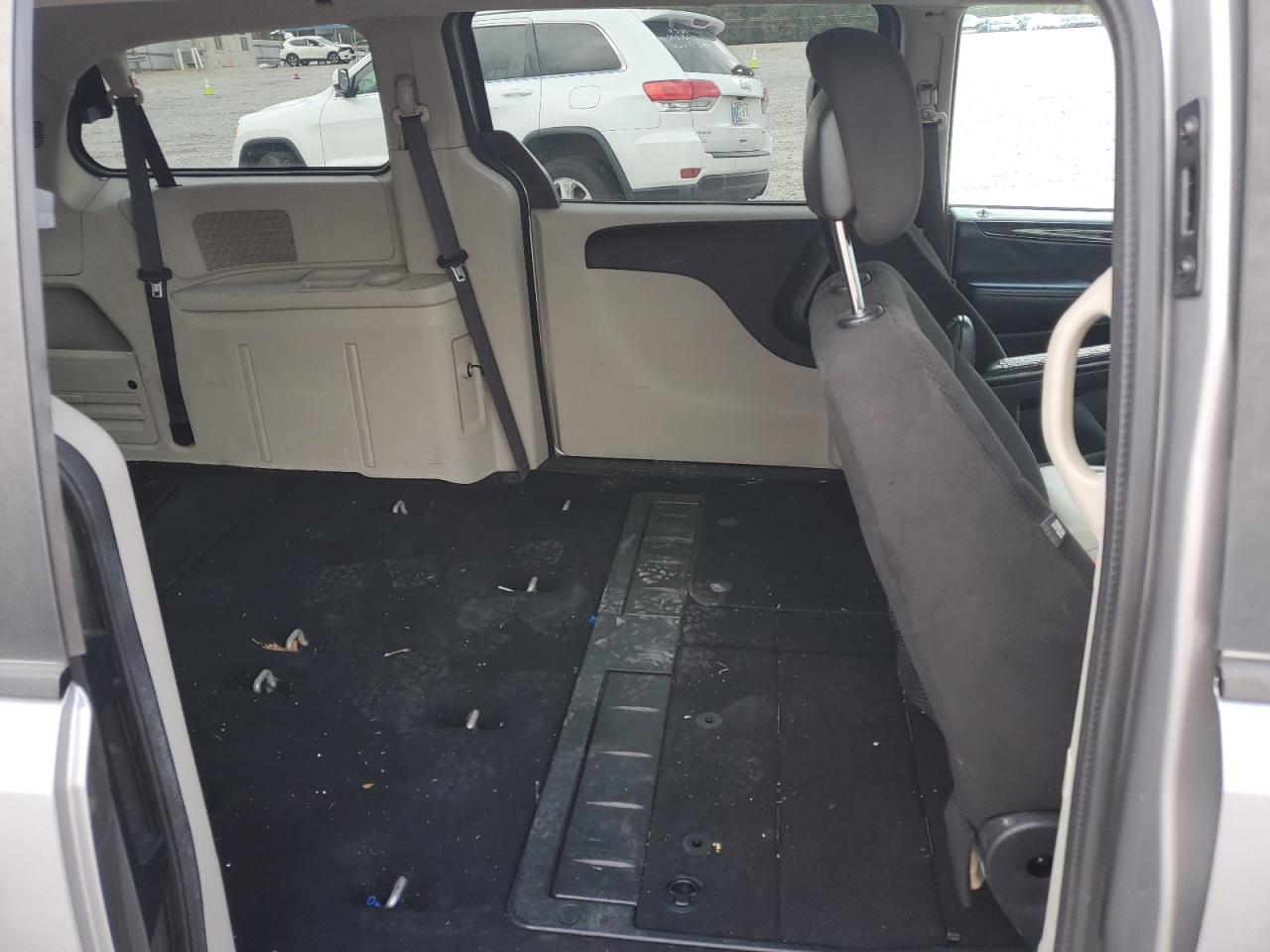 2016 Dodge Caravan - Image 11